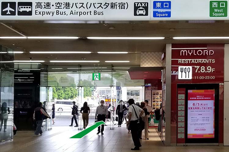 甲州街道方面に向かいます。