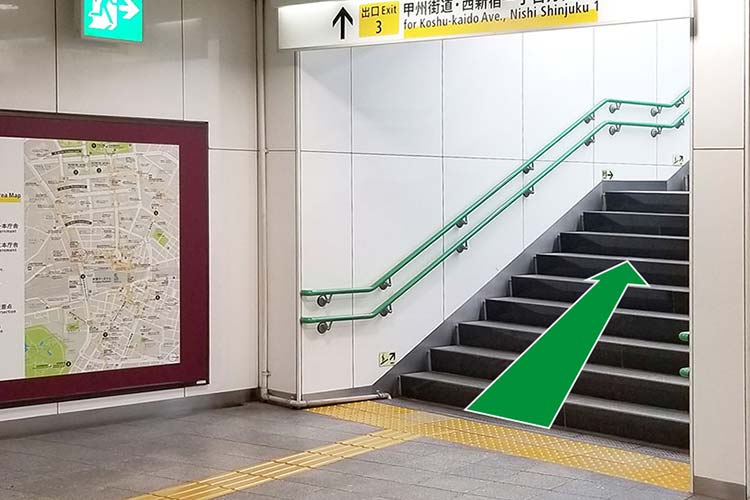 3番出口から地上に上がります。